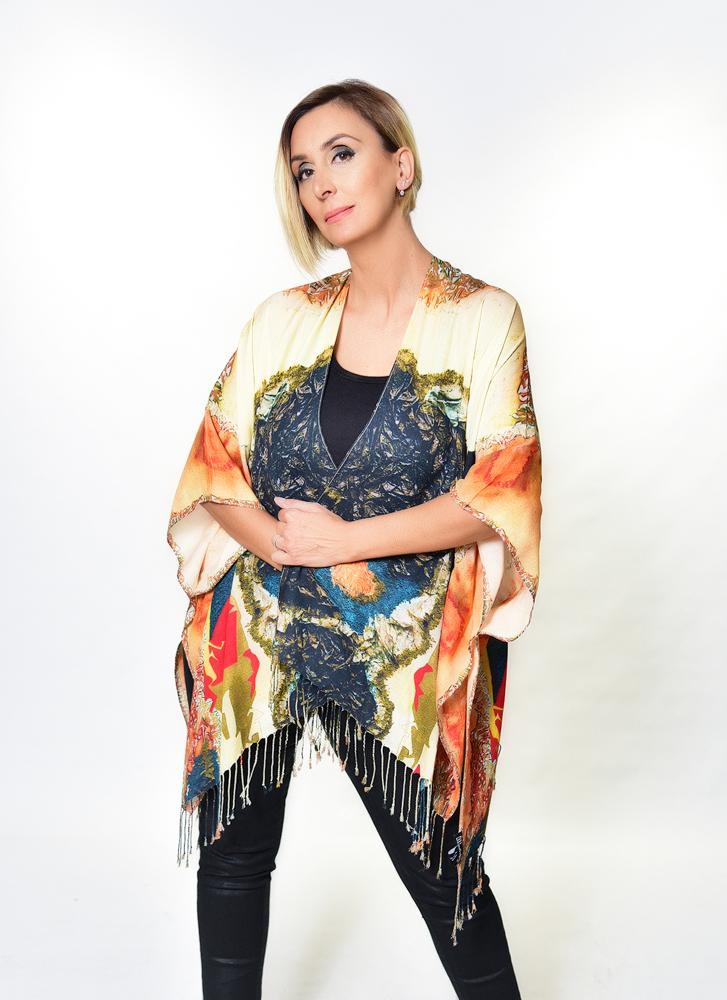 "Lady in Peridome" Kimono-